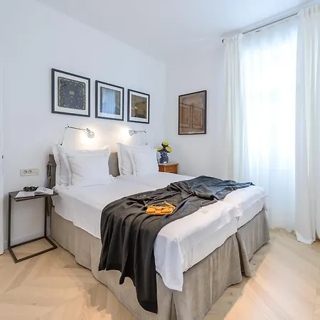 Donna Paola * ドゥブロブニク