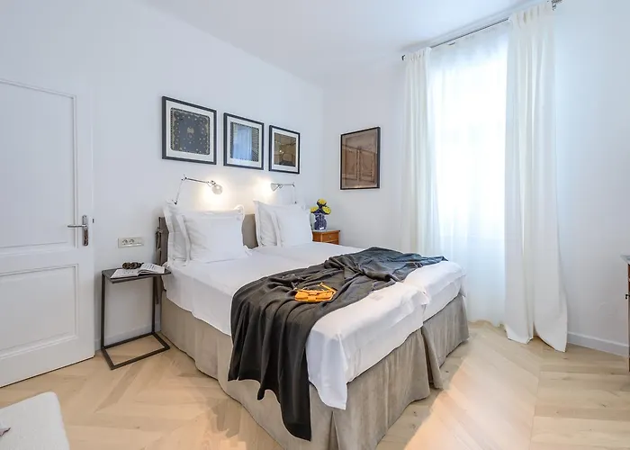 Donna Paola * Ντουμπρόβνικ